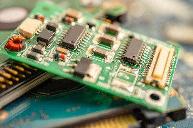 Mikro devre ana bilgisayar elektronik teknolojisi, donanım, cep telefonu, güncelleme, temizlik konsepti.