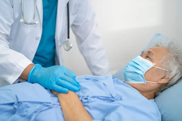 Médico Ayuda Asiática Senior Anciana Anciana Mujer Paciente Usando Una — Foto de Stock