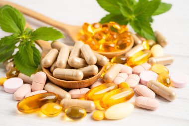 Çevre Koruma Ajansı ve DHA ile balık yağı vitamini, E omega 3 vitaminli alternatif ilaç bitkisel organik kapsül.