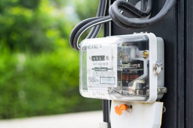 Ev ve ofisteki enerji maliyeti için elektrik ölçüm sayacı.