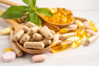 Çevre Koruma Ajansı ve DHA ile balık yağı vitamini, E omega 3 vitaminli alternatif ilaç bitkisel organik kapsül.