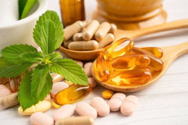 Çevre Koruma Ajansı ve DHA ile balık yağı vitamini, E omega 3 vitaminli alternatif ilaç bitkisel organik kapsül.