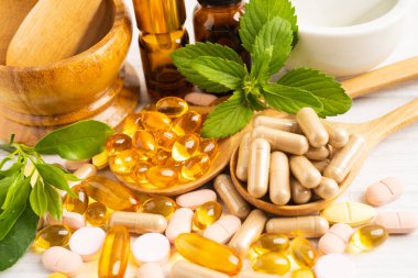 Çevre Koruma Ajansı ve DHA ile balık yağı vitamini, E omega 3 vitaminli alternatif ilaç bitkisel organik kapsül.