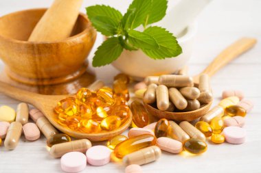 Çevre Koruma Ajansı ve DHA ile balık yağı vitamini, E omega 3 vitaminli alternatif ilaç bitkisel organik kapsül.