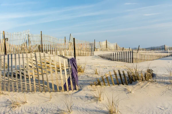 Beach with erosion fencing — Stock Photo, Image