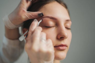 Aşırı Kapalı Göz Kalemi Uygulaması Sabit El ve İyi Uç Aracı, Kırbaç Boyunca Hassas Vuruşlar