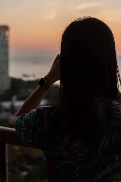 Portrait Femme Asiatique Hôtel Avec Bonheur Coucher Soleil Sur Plage — Photo