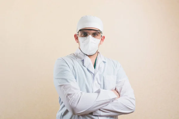 Retrato Médico Terno Branco Óculos Proteção Máscara Respiratória Protetora Com — Fotografia de Stock
