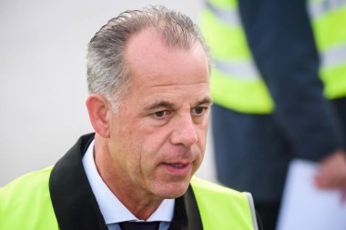 RIGA, LATVIA. 24 Eylül 2018. Martin Gauss, Airbaltic şirketinin CEO 'su, Francis' in Riga Uluslararası Havaalanına gelişi sırasında,.