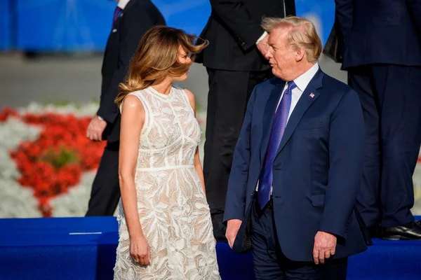 2018年7月11日 布鲁塞尔 比利时 Brussels Belgium 美利坚合众国第一夫人Melania Trump 和美利坚合众国总统Donald Trump 在北约组织2018年年度部长级会议期间的全家福 — 图库照片