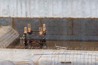 RIGA, LATVIA. 15 Kasım 2020. İnşaat alanında inşaat.