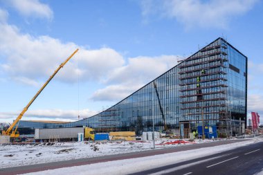 VenTSPILS, LATVIA. 01.02.2021. Ventspils şehrindeki yeni Bilim ve Yenilik Merkezi 'nin inşaatı.
