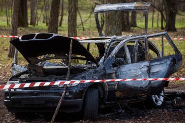RIGA, LATVIA. 15 Nisan 2021. Yanmış BMW X5 arabası. Romalı futbolcu Zimmetine para geçiren Romalılar 'ın muhtemel aracı..