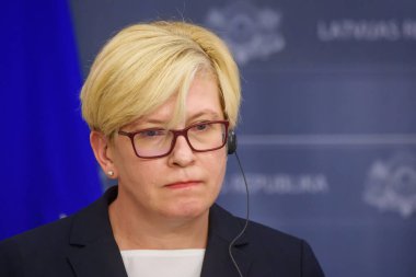 RIGA, LATVIA. 18 Haziran 2021. Letonya Başbakanı İngrida Simonyte (fotoğrafta), Litvanya Başbakanı ve Krisjanis Karins basın toplantısında.