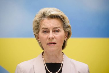 RIGA, LATVIA. 22 Haziran 2021. Sonraki Genel AB basın toplantısında AB Komisyonu Başkanı Ursula fon der Leyen, Riga 'da.