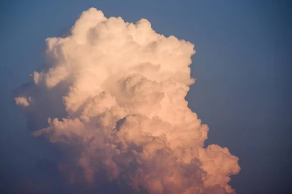 Nuvem Maravilhosa Céu Durante Pôr Sol — Fotografia de Stock