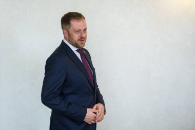 RIGA, LATVIA. 6 Eylül 2021. Edgars Rinkeviç ve Letonya Dışişleri Bakanı Thomas Byrne (fotoğrafta) İrlanda Dışişleri Bakanı,