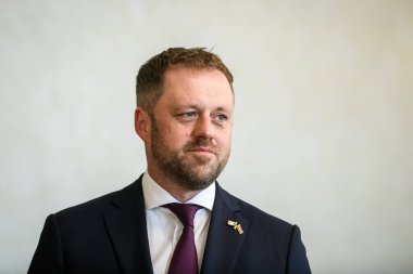 RIGA, LATVIA. 6 Eylül 2021. Edgars Rinkeviç ve Letonya Dışişleri Bakanı Thomas Byrne (fotoğrafta) İrlanda Dışişleri Bakanı,