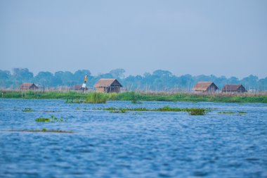 yüzen köy inle gölünde, miyanmar