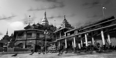 Inle, Myanmar (Burma kuş uçan ile pagoda (Selami))
