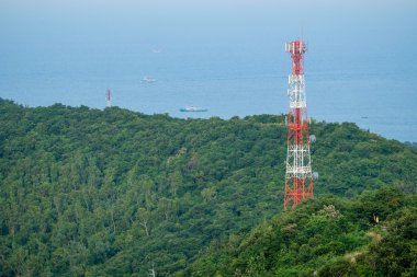 yüksek gerilim direkleri dağ