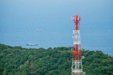 yüksek gerilim direkleri dağ