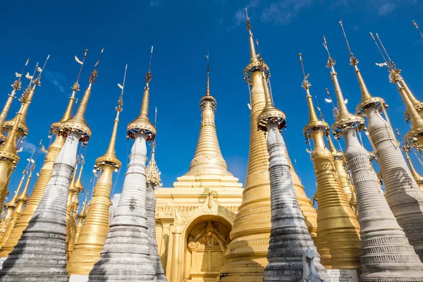Indein dorf pagode, inle see, myanmar — Stockfoto