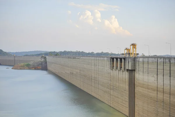 The dam construction and yellow. — Stock Photo, Image