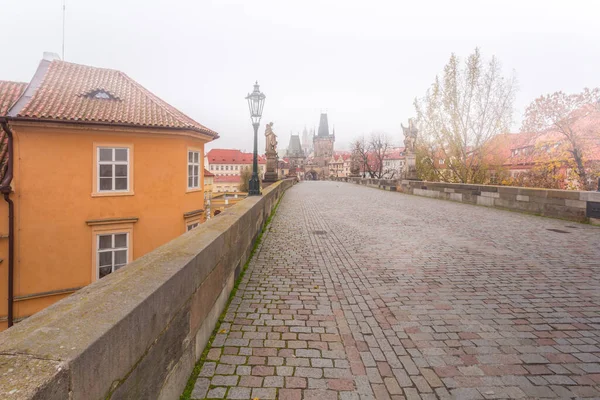 Alvorada Outono Histórica Praga Ponte Carlos Sobre Rio Vltava Praga — Fotografia de Stock