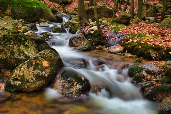 Őszi Hosszú Expozíció Patak Fekete Nagy Stolpich Vízesések Jizera Mountain — Stock Fotó