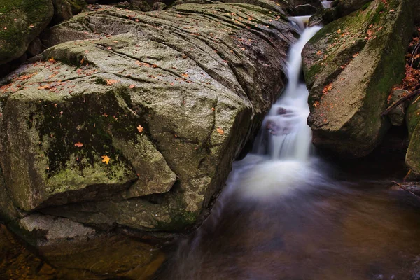 Otoño Larga Exposición Arroyo Negro Grande Stolpich Cascadas Montaña Jizera — Foto de Stock