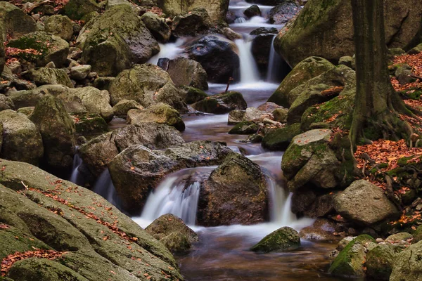 Podzimní Expozice Potoka Černých Velkých Stolpich Vodopádů Jizerských Horách Voda — Stock fotografie