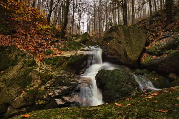 Otoño Larga Exposición Arroyo Negro Grande Stolpich Cascadas Montaña Jizera — Foto de Stock