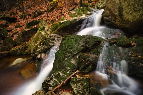 Podzimní Expozice Potoka Černých Velkých Stolpich Vodopádů Jizerských Horách Voda — Stock fotografie