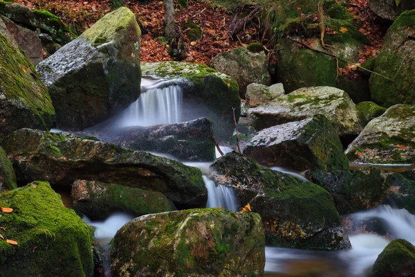 Podzimní Expozice Potoka Černých Velkých Stolpich Vodopádů Jizerských Horách Voda — Stock fotografie