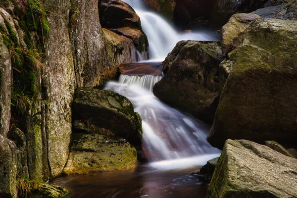 Herbstliche Belichtung Des Baches Und Der Black Big Stolpich Wasserfälle — Stockfoto