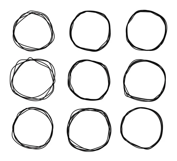 Doodle preto esboçou a coleção círculos. Grunge conjunto de forma redonda. Anéis de rabiscos desenhados à mão. Elementos de projeto isolados vetoriais — Vetor de Stock