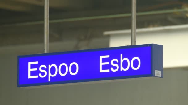 Φινλανδία Espoo Νοεμβρίου 2020 Πινακίδα Του Κεντρικού Σταθμού Espoo — Αρχείο Βίντεο