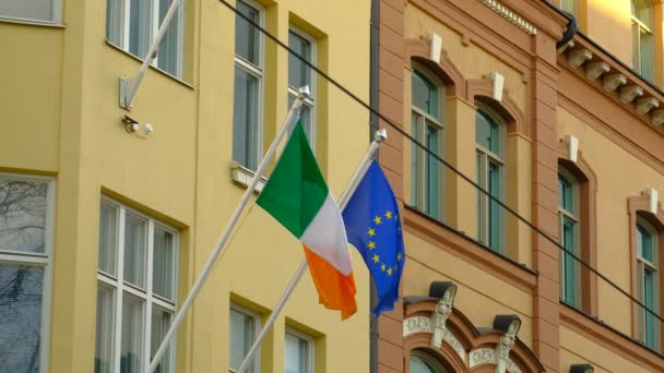 Bandiere Dell Irlanda Dell Unione Europea Sul Muro Cinta Helsinki — Video Stock