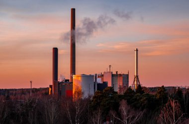 Espoo, Finlandiya - 1 Aralık 2020: Suomenoja ısı ve enerji santralini birleştirdi.