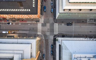 Orta Helsinki, Finlandiya 'daki kavşağın hava görüntüsü. Kaartinkaupunki mahallesi.