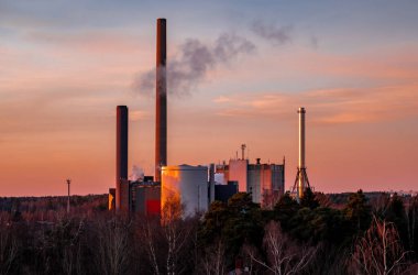 Espoo, Finlandiya - 1 Aralık 2020: Suomenoja ısı ve enerji santralini birleştirdi.