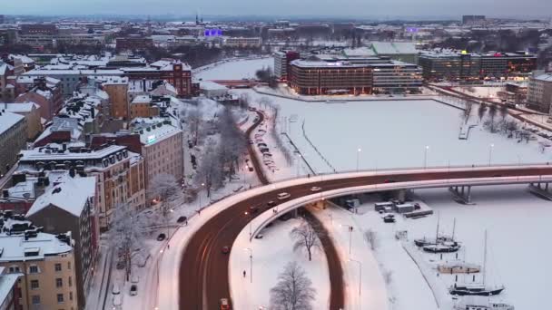 Helsinki Finlandia Enero 2021 Vista Aérea Del Puente Hakaniemen Noche — Vídeo de stock