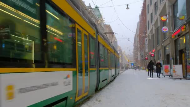 Helsinki Finlândia Janeiro 2021 Aleksanterinkatu Street Strong Snowstorm Bonde Está — Vídeo de Stock