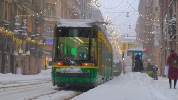 Helsingfors Januari 2021 Alexandersgatan Den Kraftiga Snöstormen Spårvagnen Rör Sig — Stockvideo