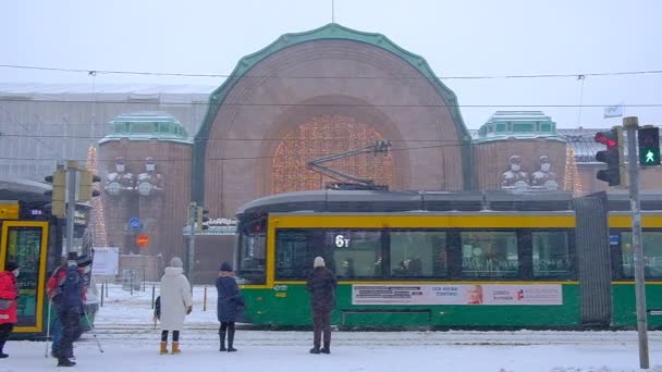 Helsinki Finlandia Stycznia 2021 Podczas Silnej Zamieci Śnieżnej Tramwaj Porusza — Wideo stockowe