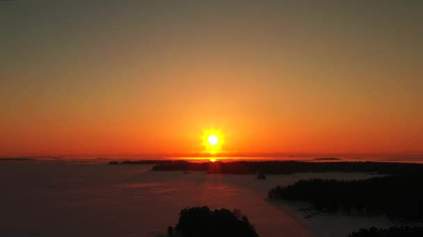 Luftaufnahme Des Sonnenaufgangs Über Der Eisbedeckten Ostsee Winter — Stockvideo
