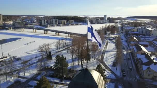Veduta Aerea Della Bandiera Finlandese Sulla Torre Del Municipio Joensuu — Video Stock