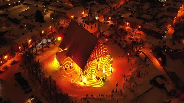 2021年2月14日 芬兰波尔沃市 在灯节期间鸟瞰老波尔沃教堂 — 图库视频影像