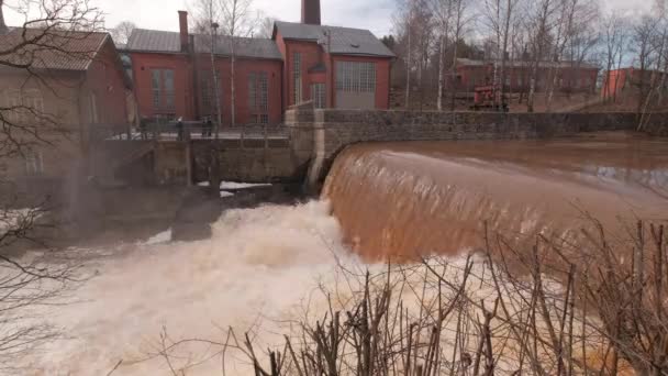 Хельсинки Финляндия Апреля 2021 Года Водопад Реке Вантаа Районе Ванханкаупунки — стоковое видео